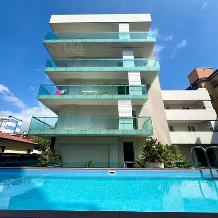 Family-friendly Vacation Flat With Pool アパート *